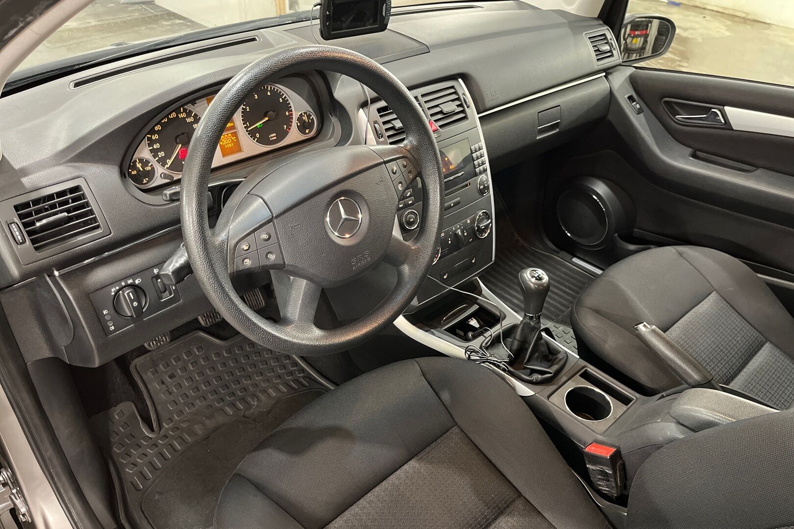 Mercedes-Benz B iso kuva 5