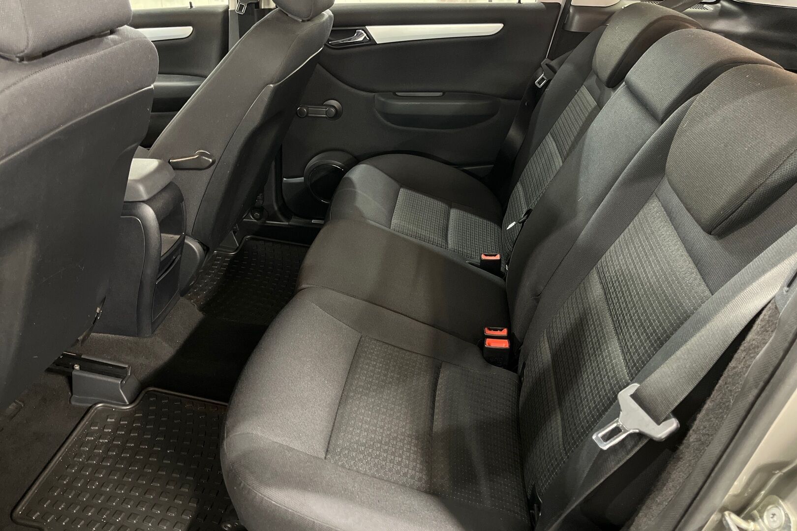 Mercedes-Benz B iso kuva 7