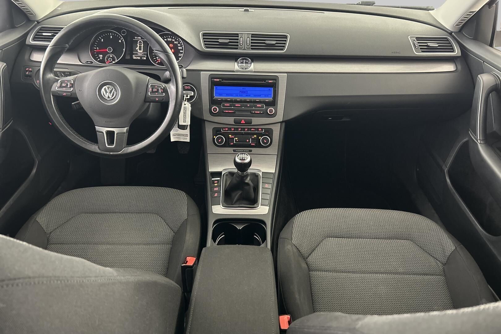 Volkswagen Passat iso kuva 10