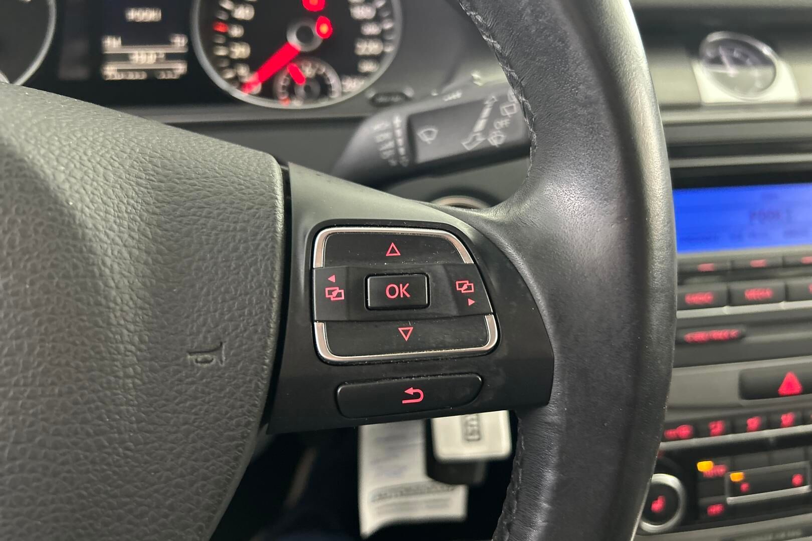Volkswagen Passat iso kuva 12