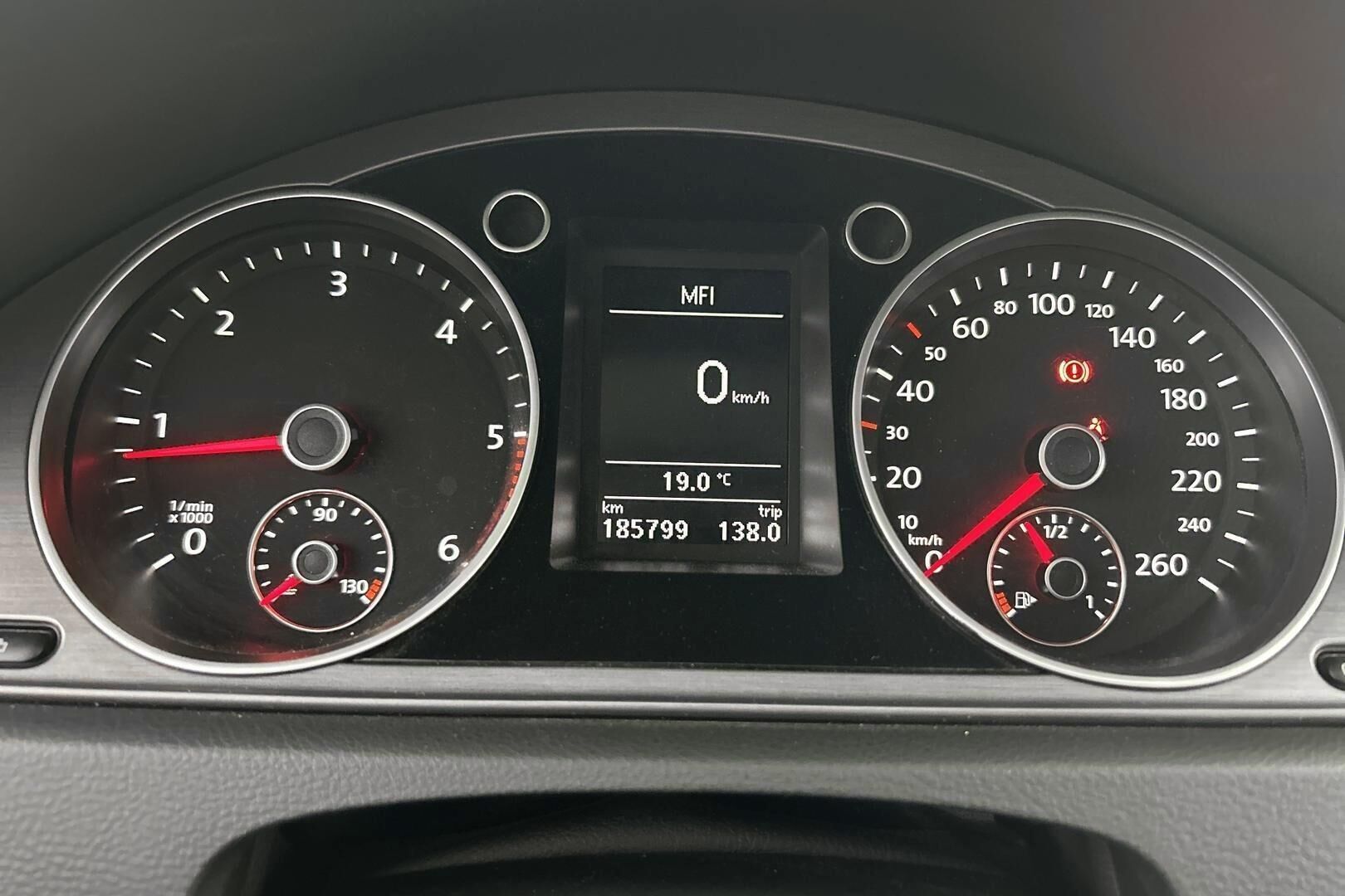 Volkswagen Passat iso kuva 20