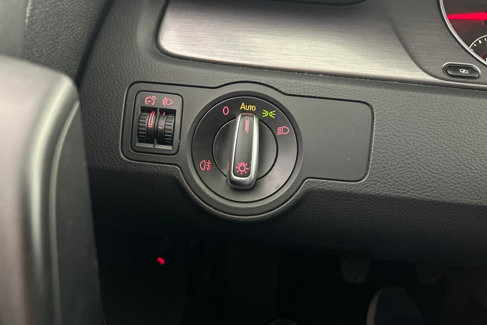 Volkswagen Passat iso kuva 23