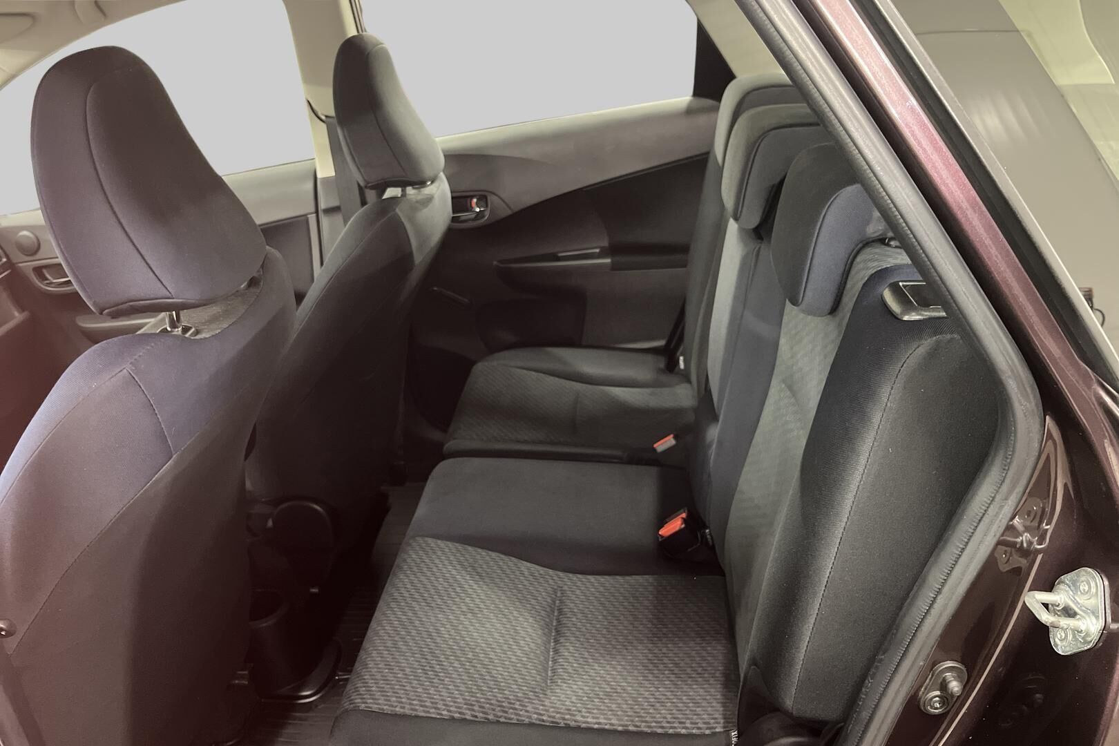 Toyota Verso-S iso kuva 9