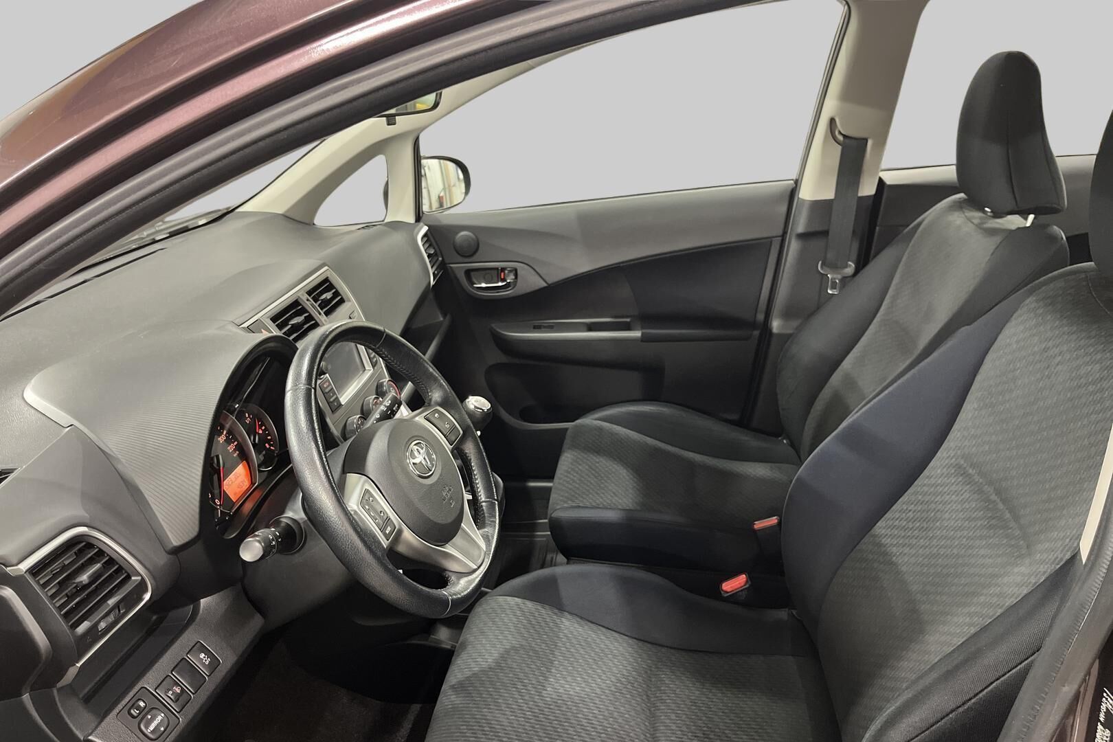 Toyota Verso-S iso kuva 8