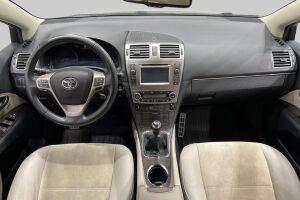 Toyota Avensis esikatselu 9