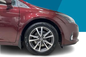 Toyota Avensis esikatselu 11