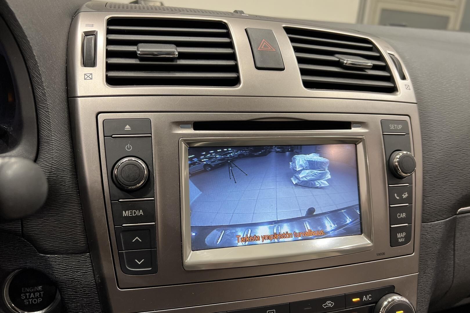 Toyota Avensis iso kuva 14