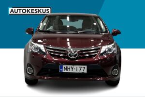 Toyota Avensis esikatselu 1