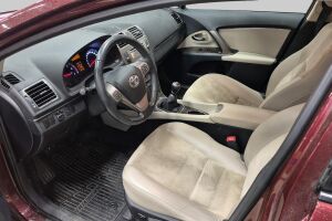 Toyota Avensis esikatselu 2