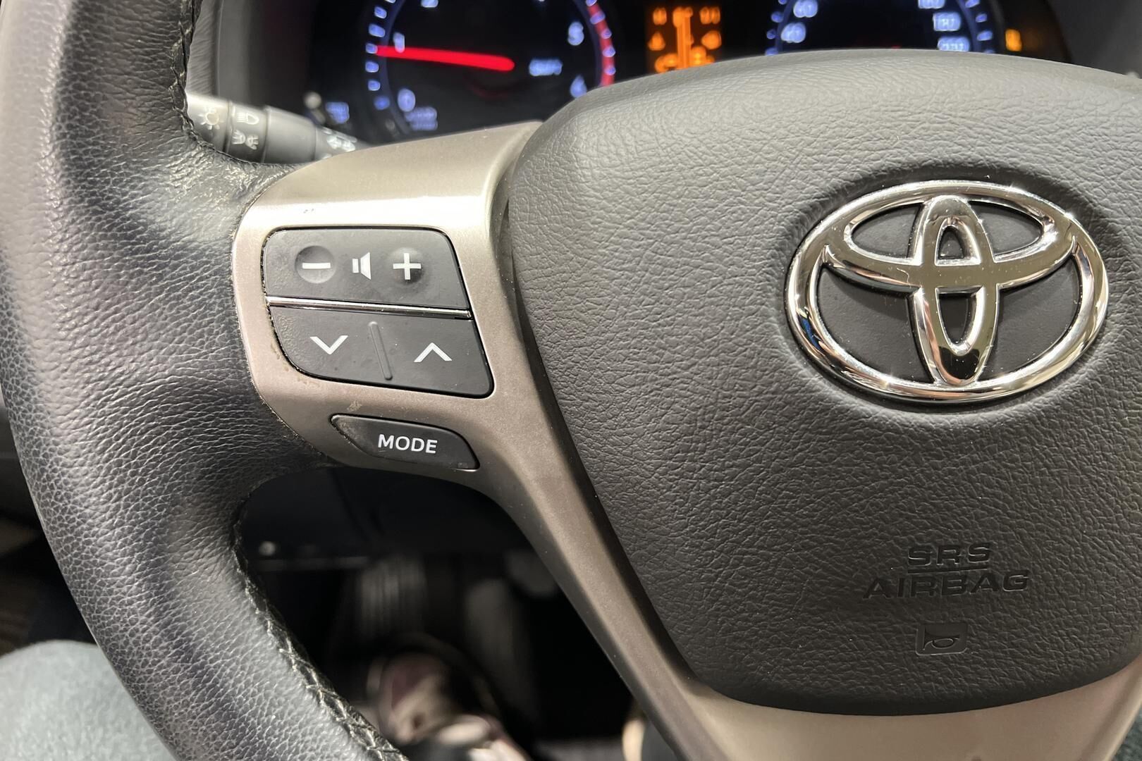 Toyota Avensis iso kuva 29