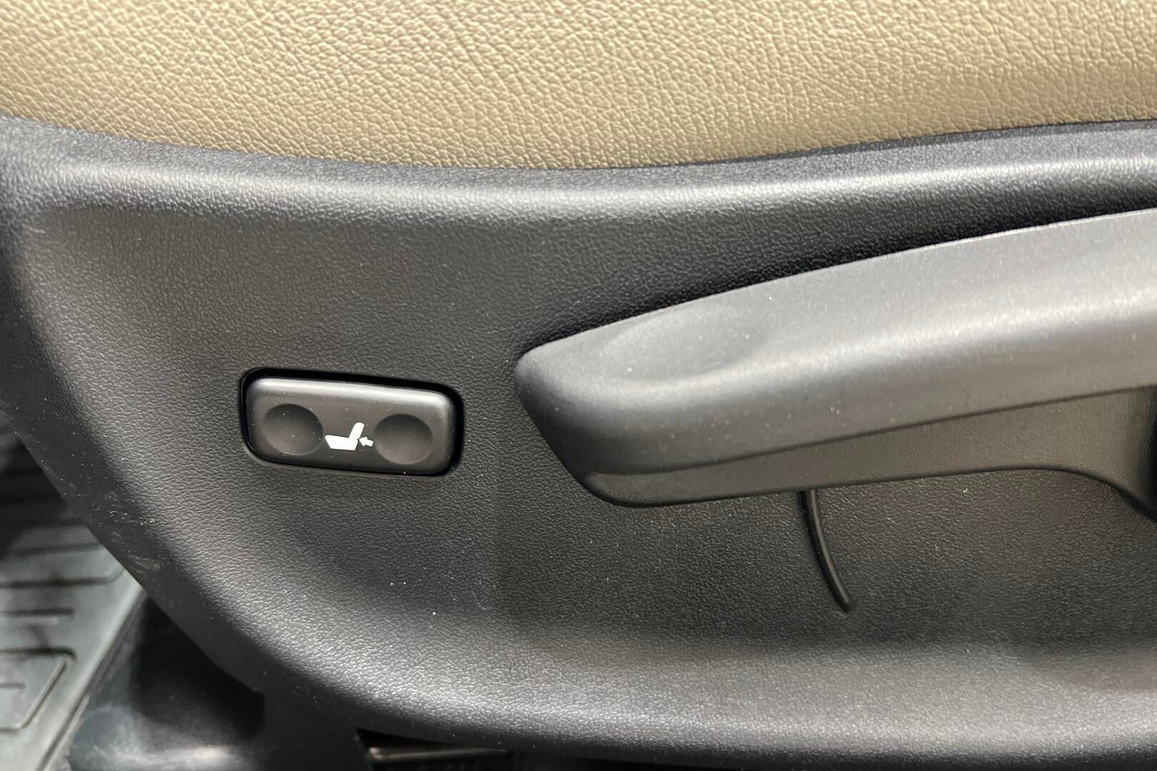 Toyota Avensis iso kuva 22