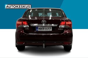 Toyota Avensis esikatselu 5