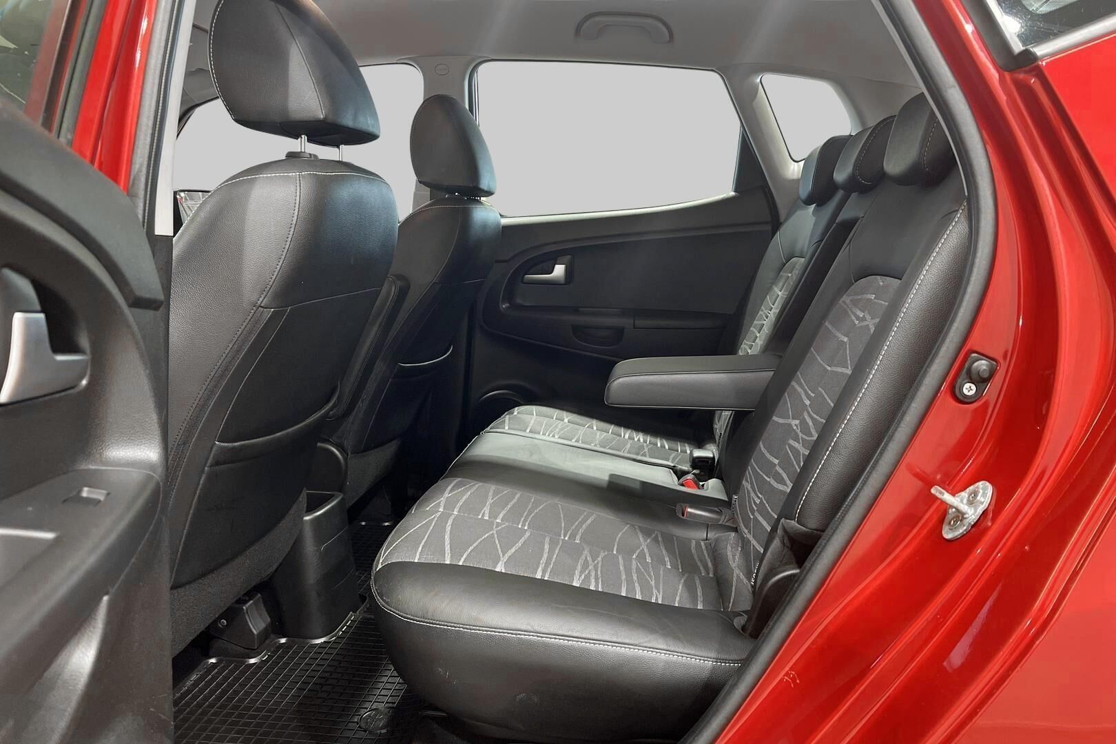 Kia Venga iso kuva 10