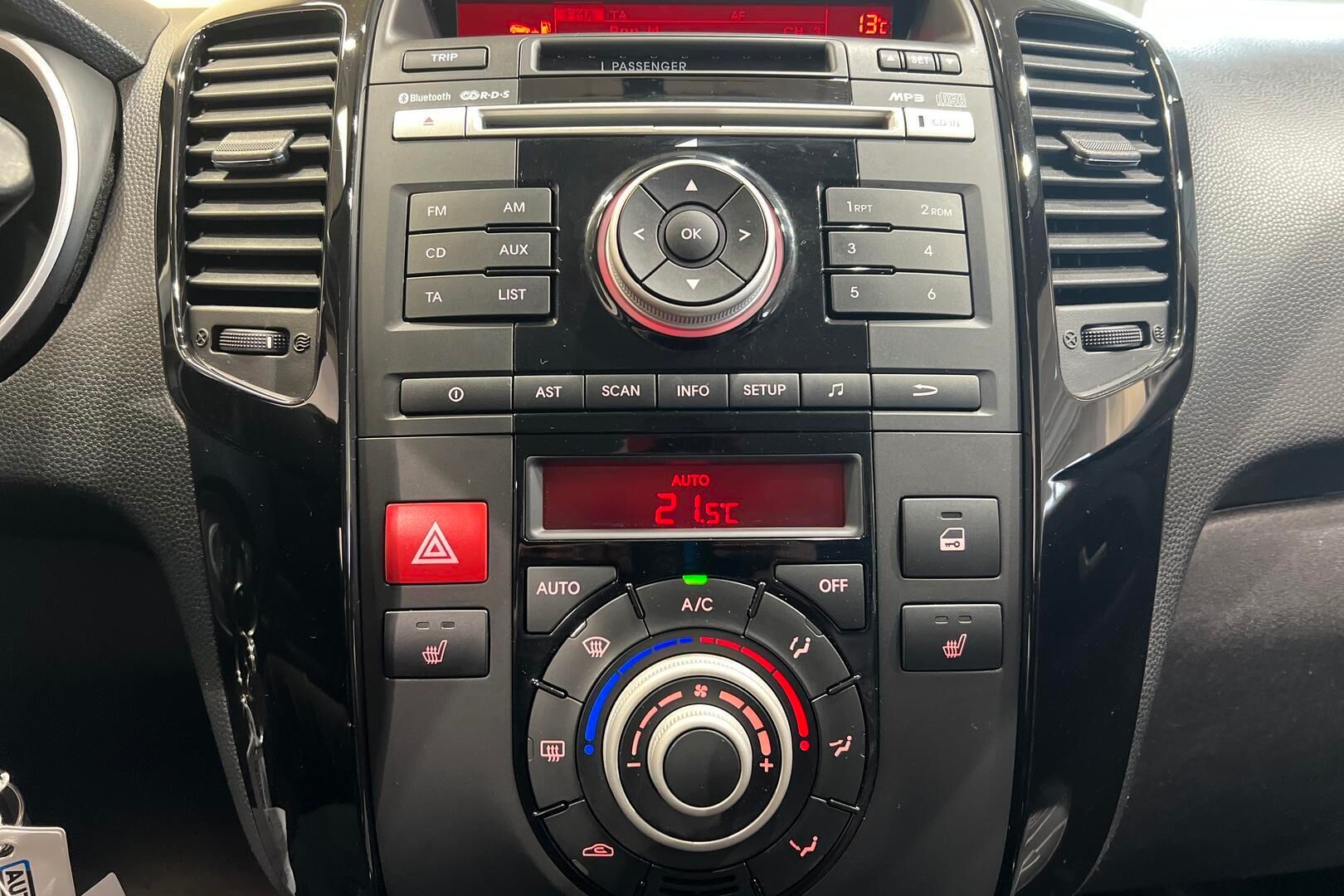 Kia Venga iso kuva 16