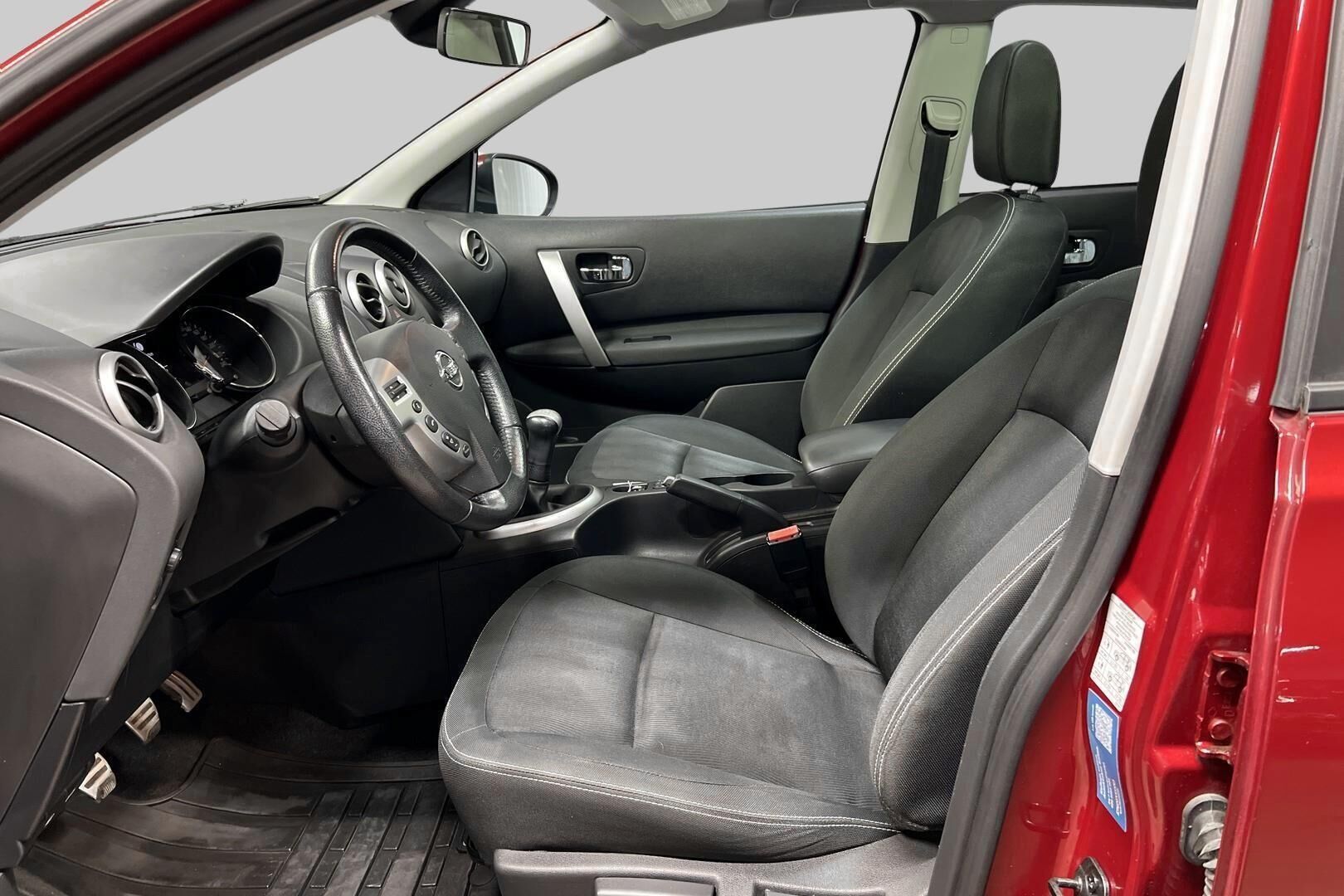 Nissan Qashqai iso kuva 9