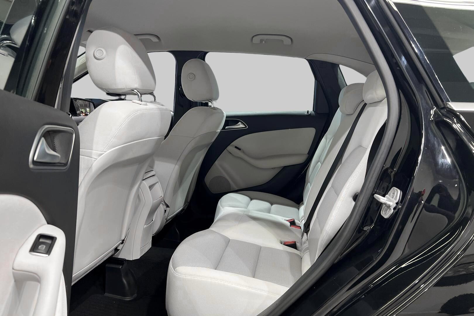 Mercedes-Benz B iso kuva 3