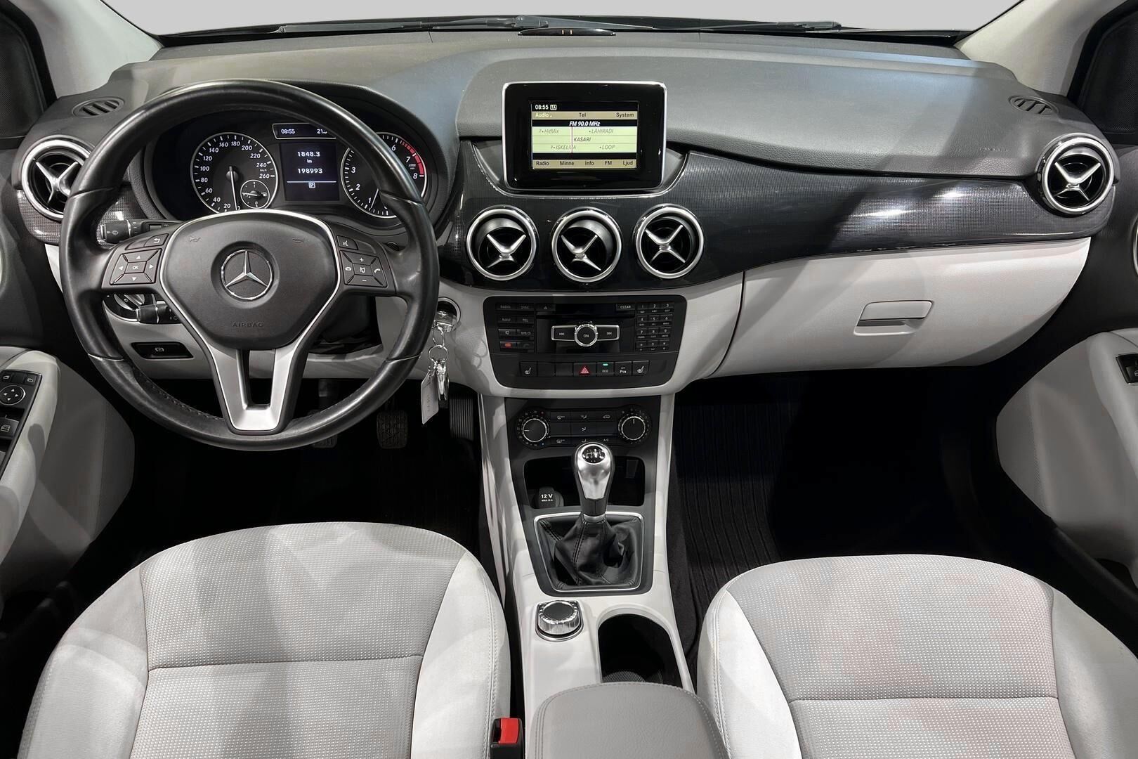 Mercedes-Benz B iso kuva 16