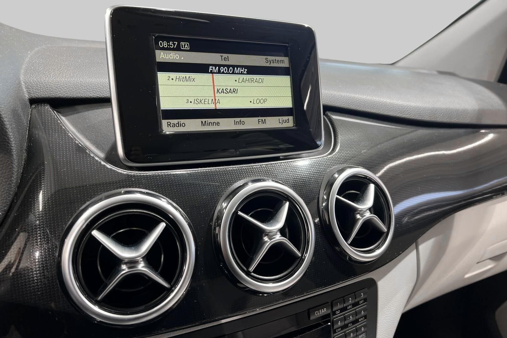 Mercedes-Benz B iso kuva 19