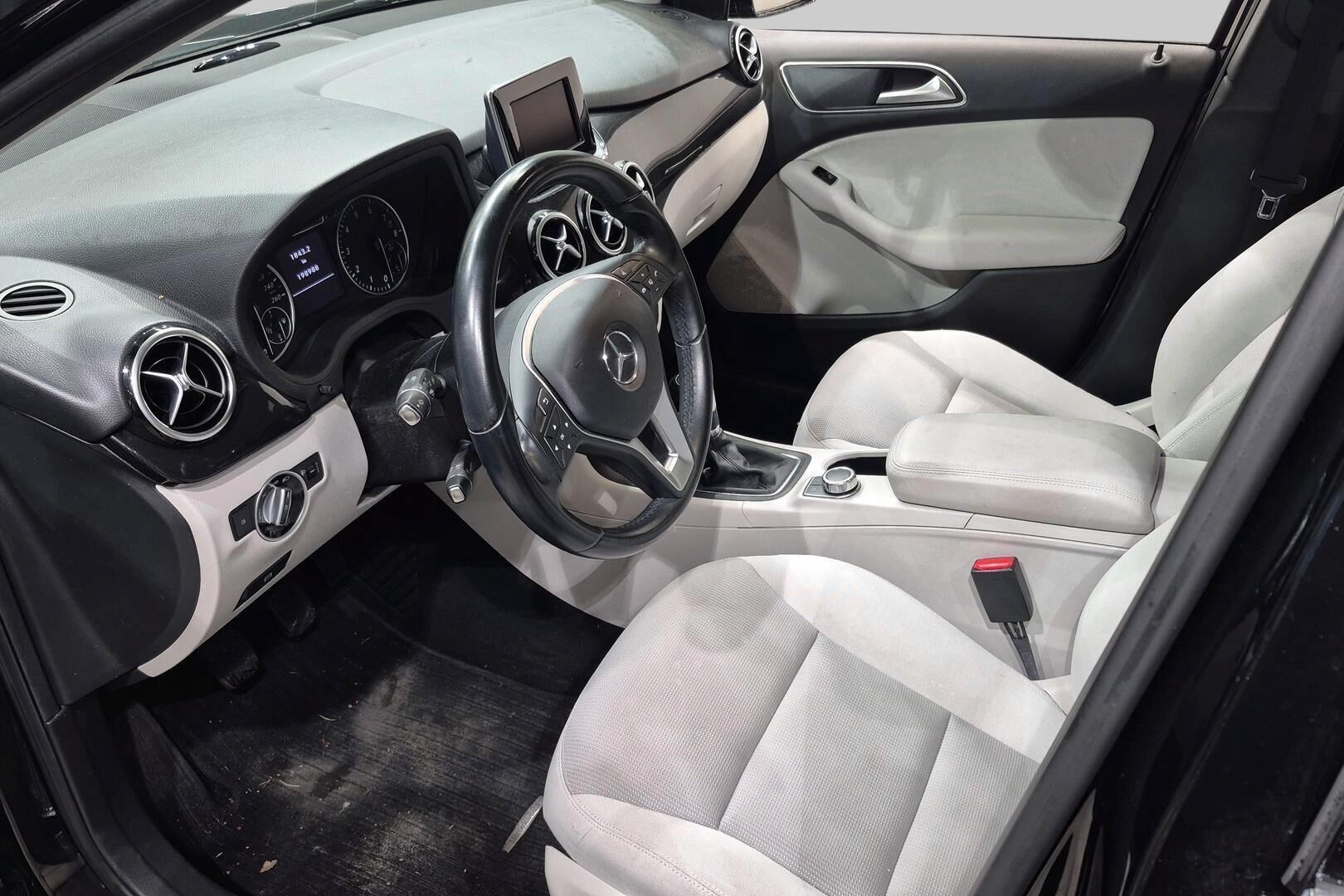 Mercedes-Benz B iso kuva 1