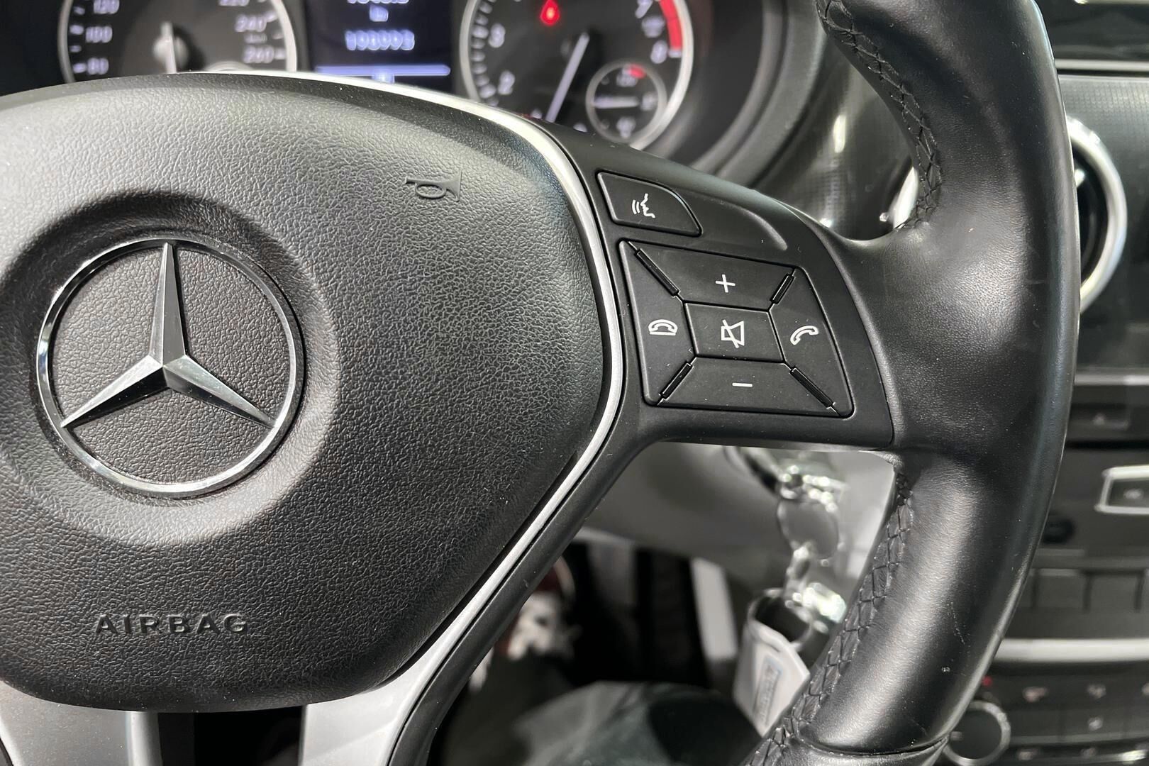 Mercedes-Benz B iso kuva 22