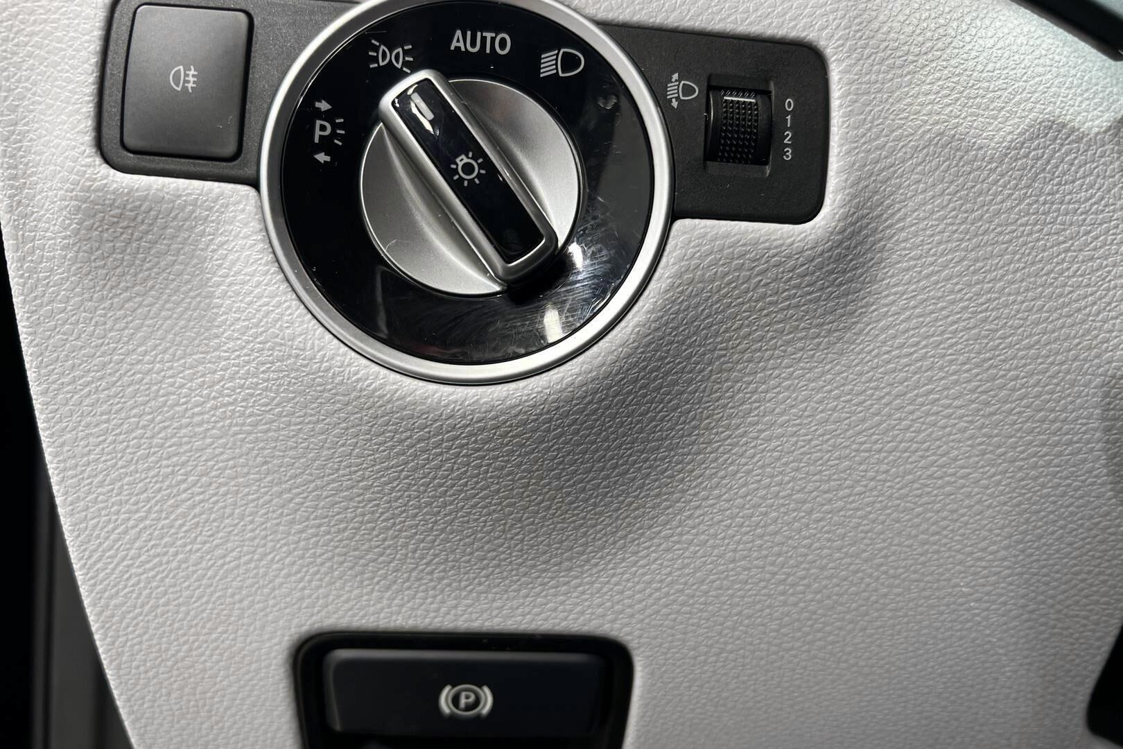 Mercedes-Benz B iso kuva 24