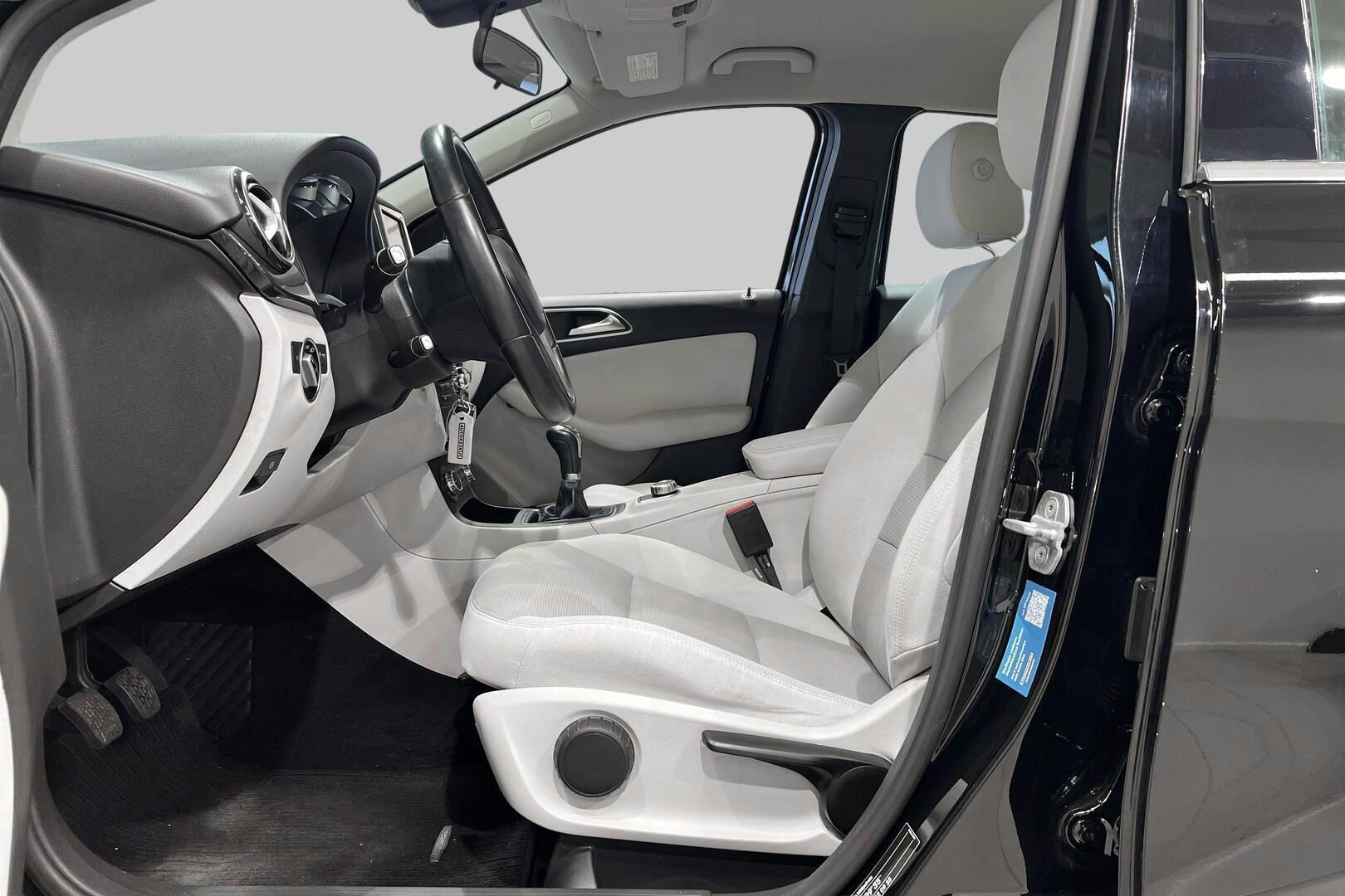 Mercedes-Benz B iso kuva 2