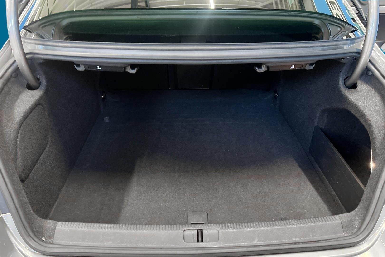 Volkswagen CC iso kuva 11