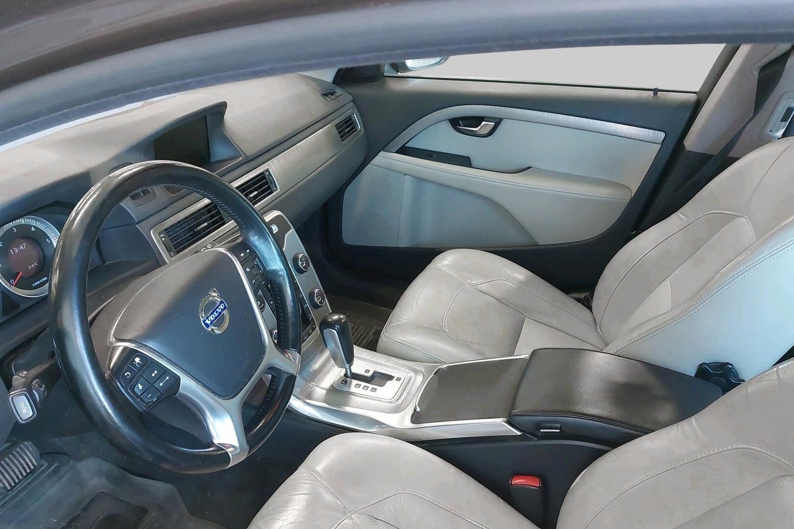 Volvo XC70 iso kuva 1