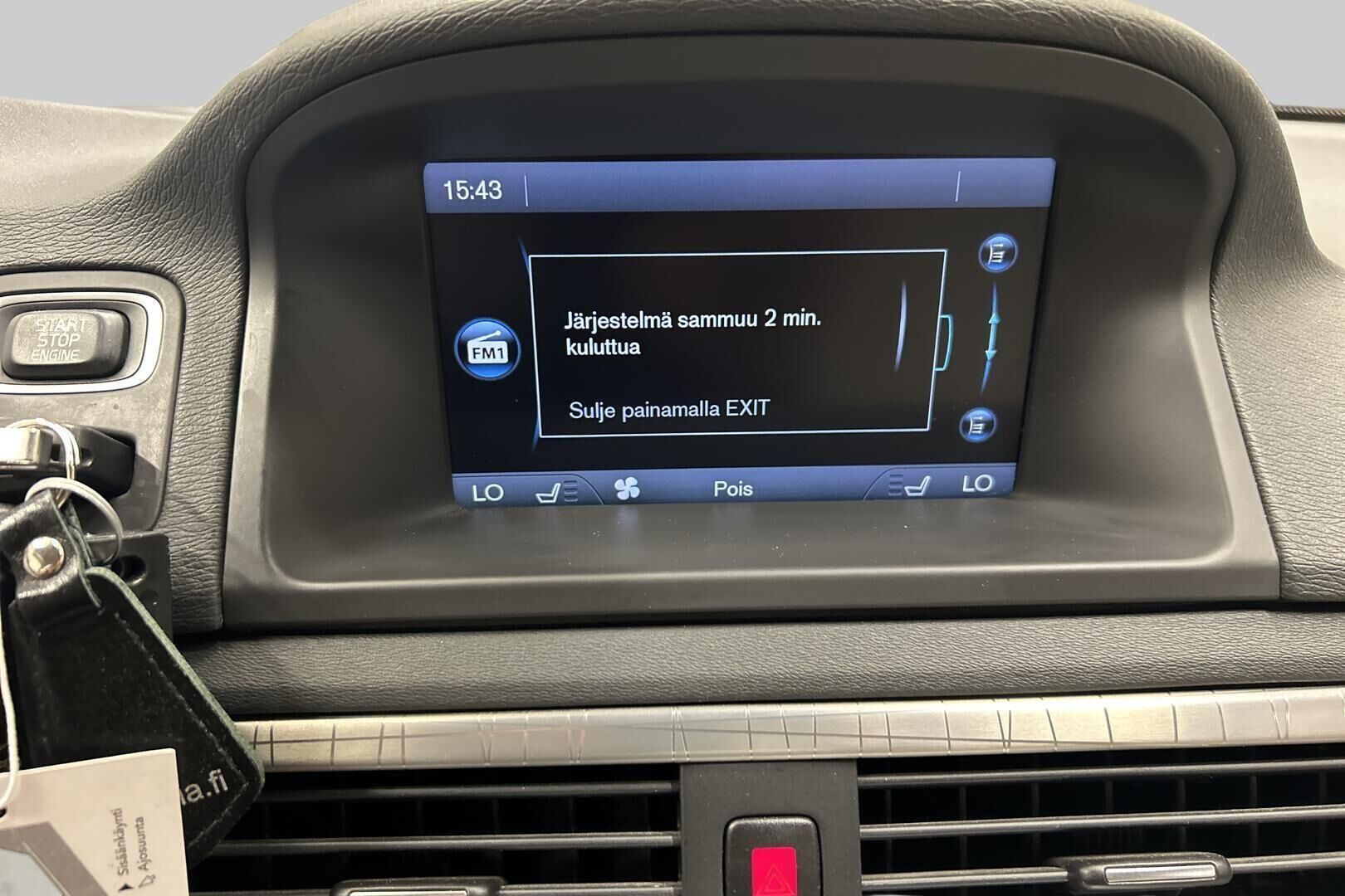 Volvo XC70 iso kuva 16