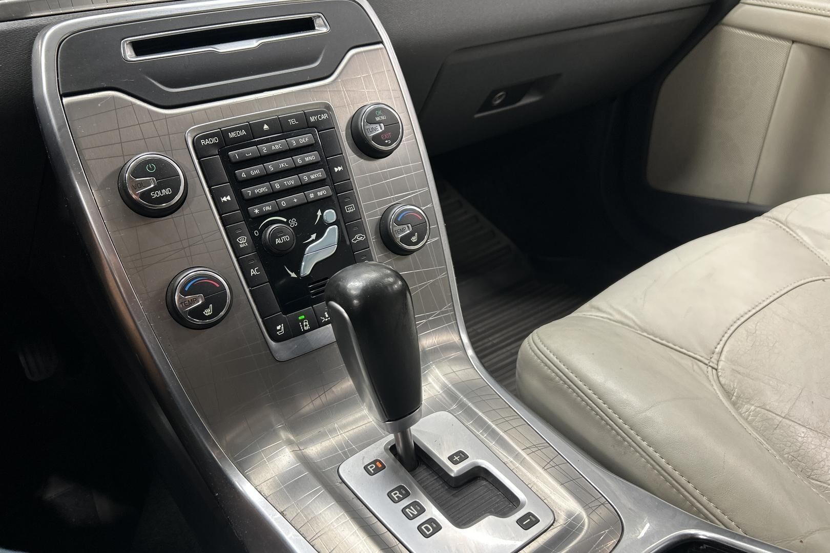 Volvo XC70 iso kuva 19