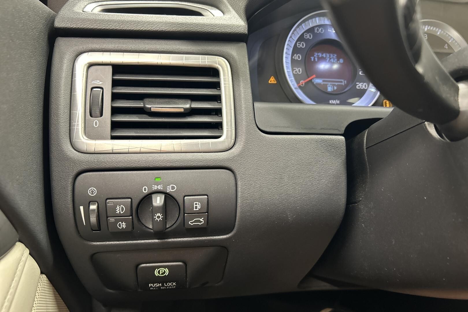Volvo XC70 iso kuva 21