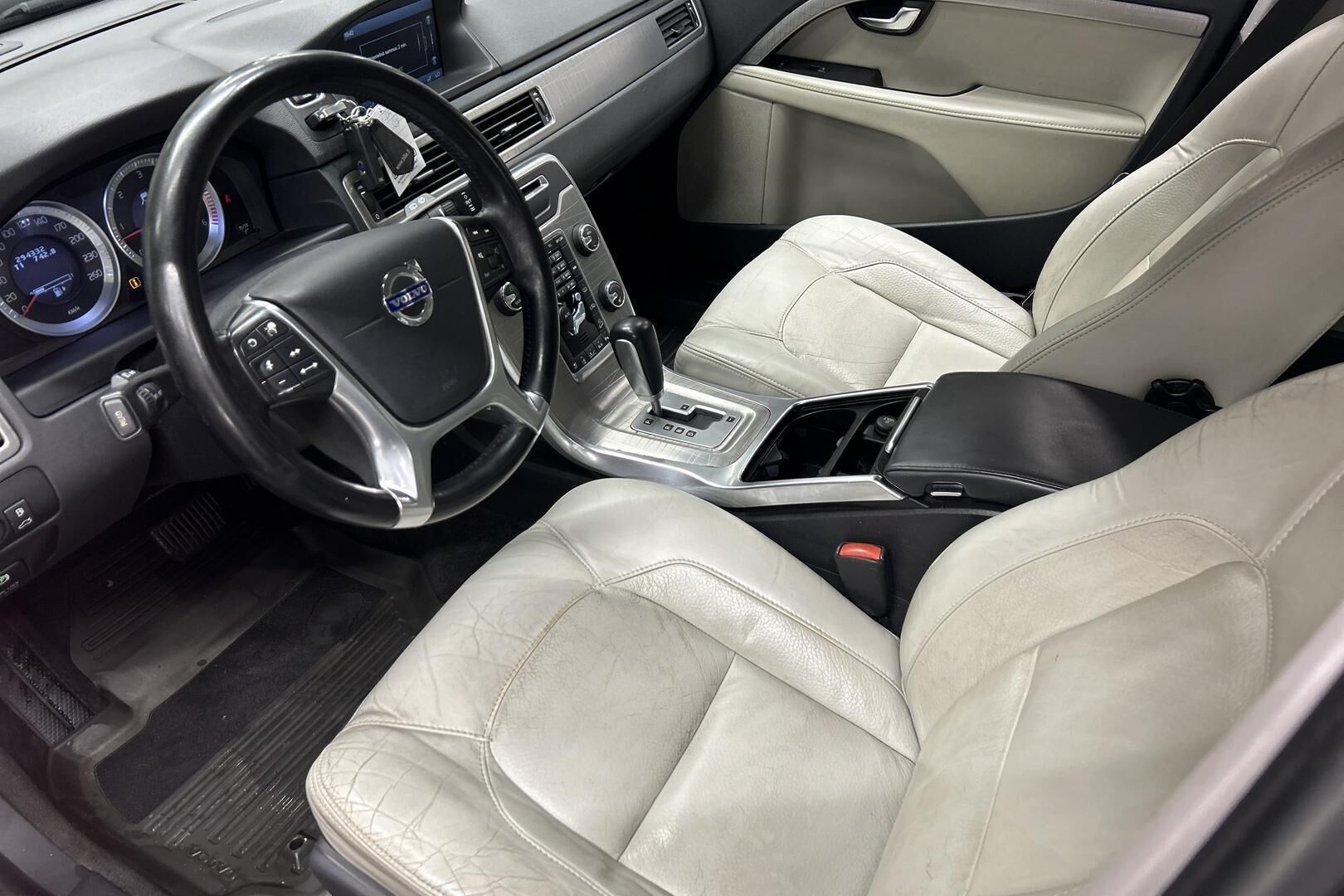 Volvo XC70 iso kuva 8