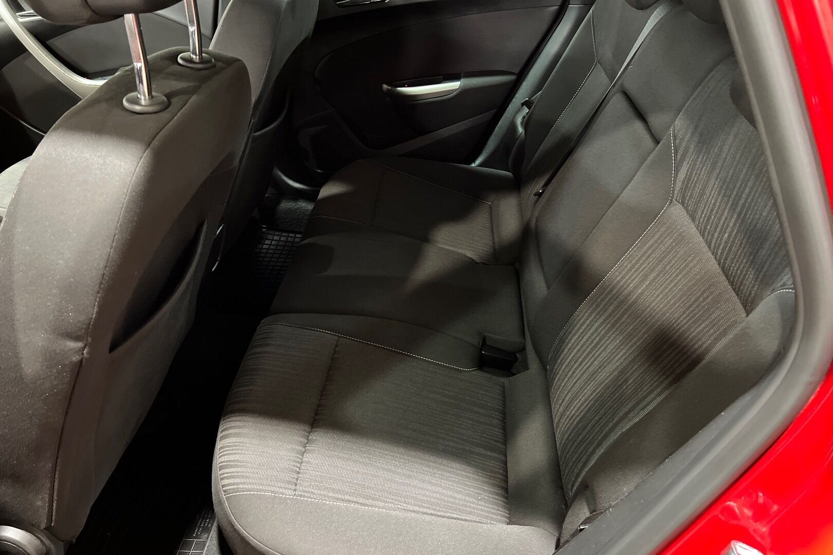 Opel Astra iso kuva 12