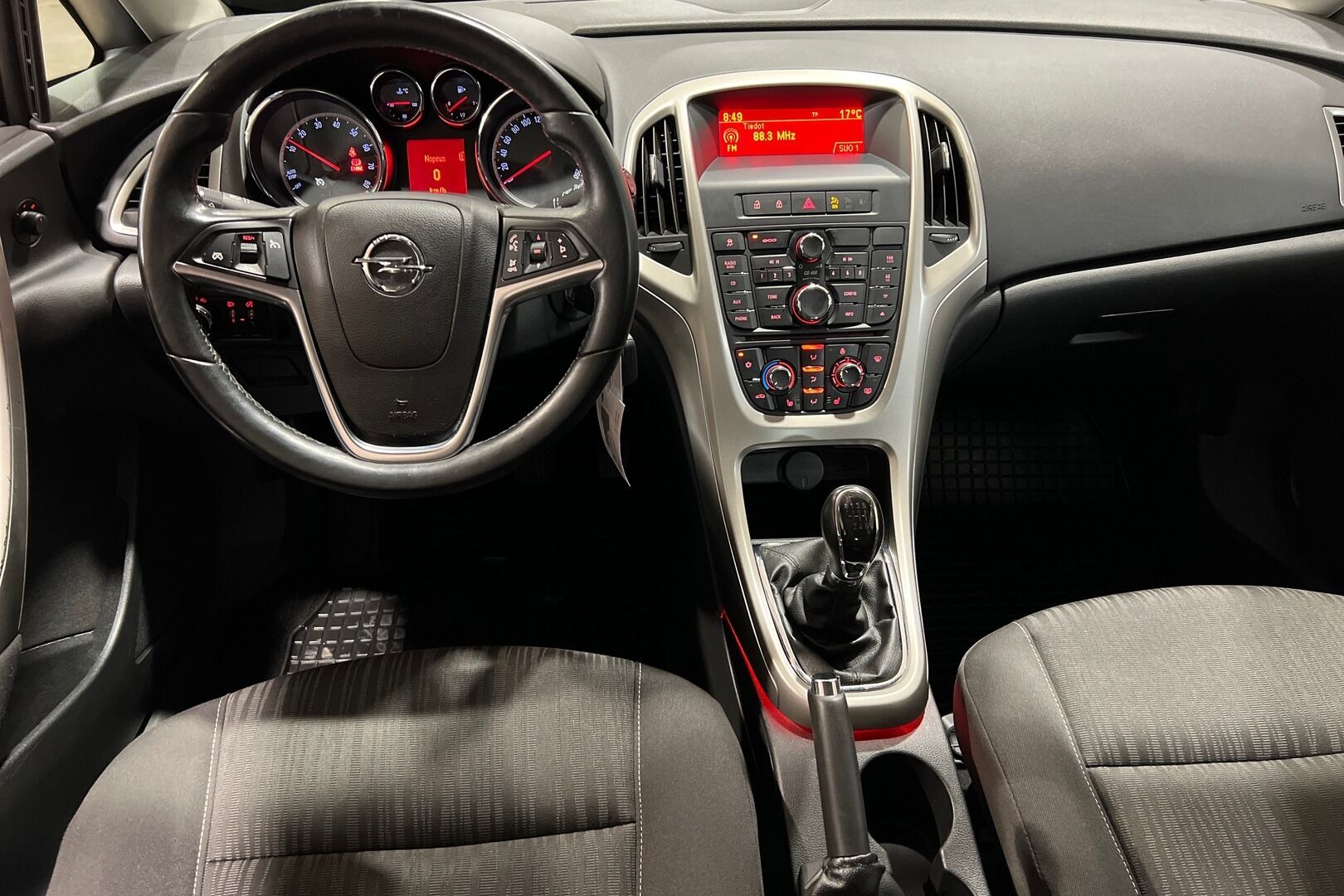 Opel Astra iso kuva 4