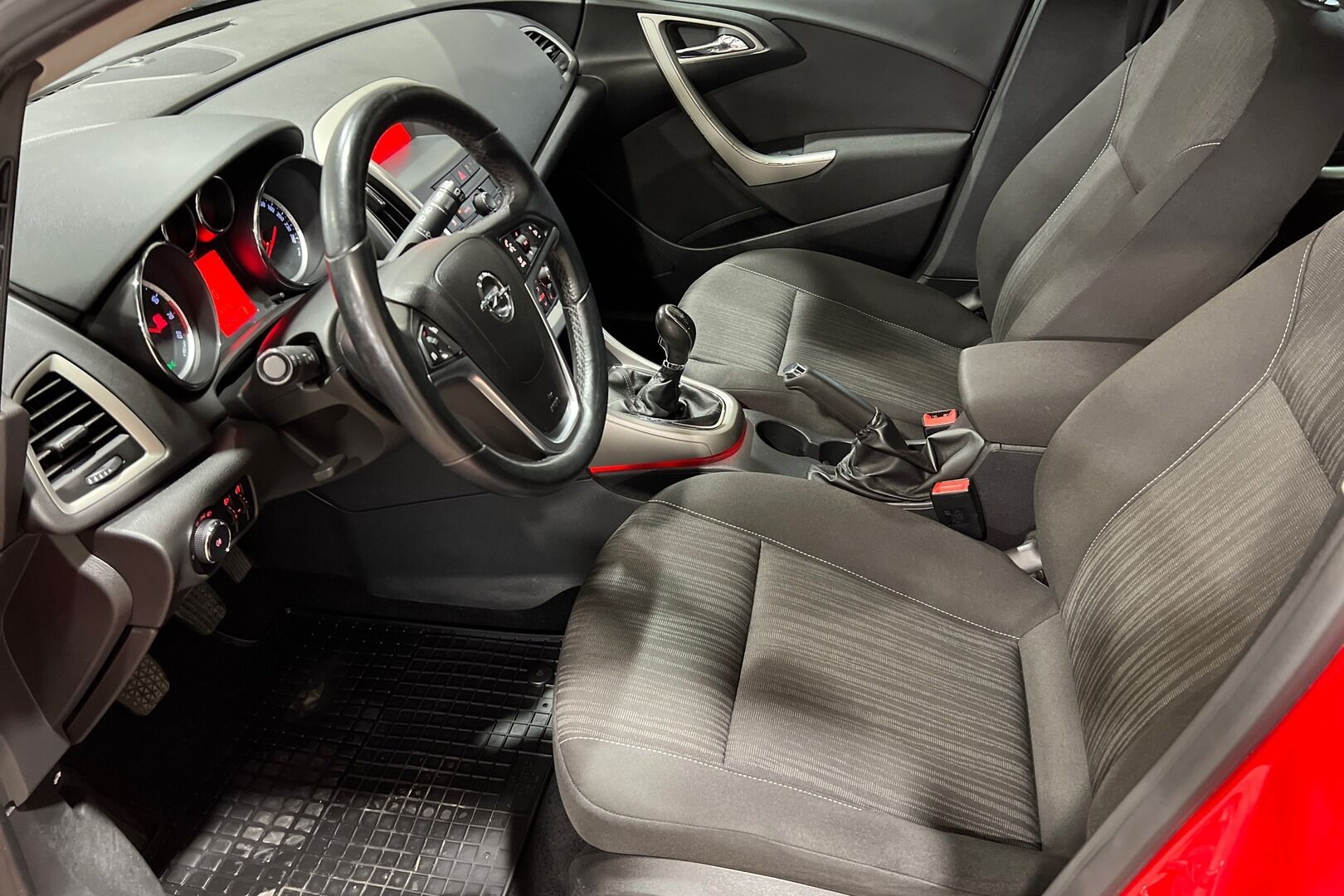 Opel Astra iso kuva 7