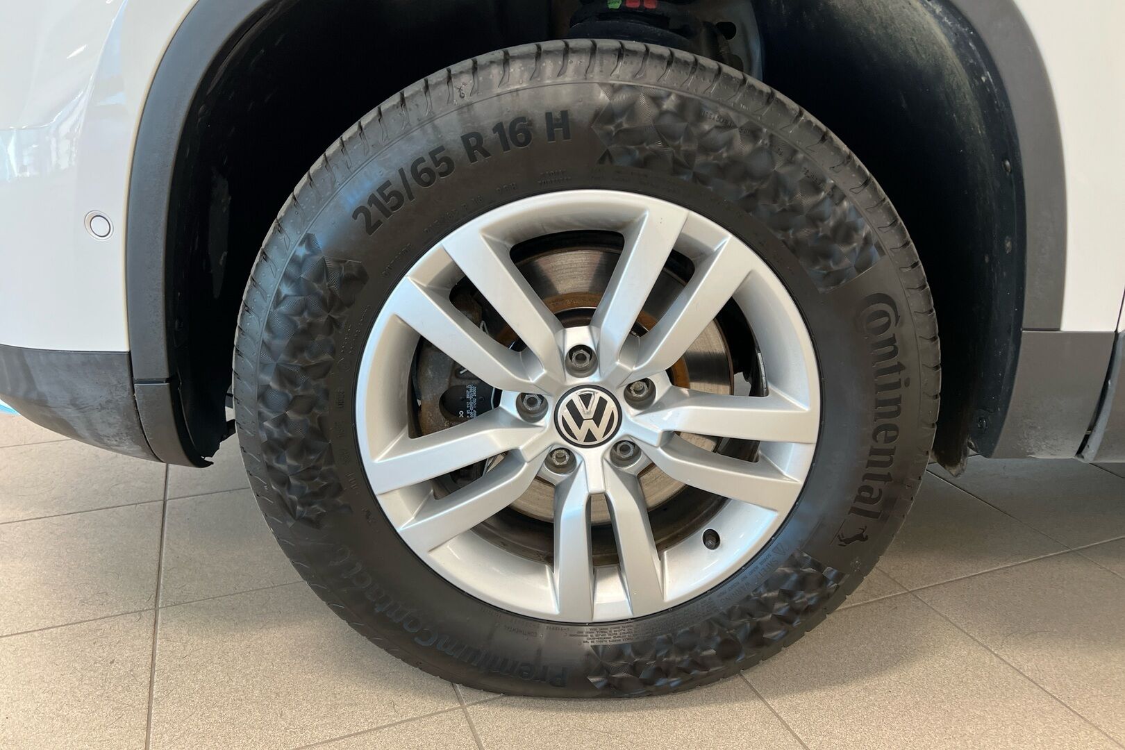 Volkswagen Tiguan iso kuva 11
