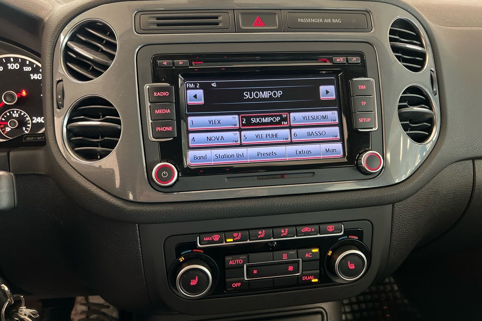 Volkswagen Tiguan iso kuva 13
