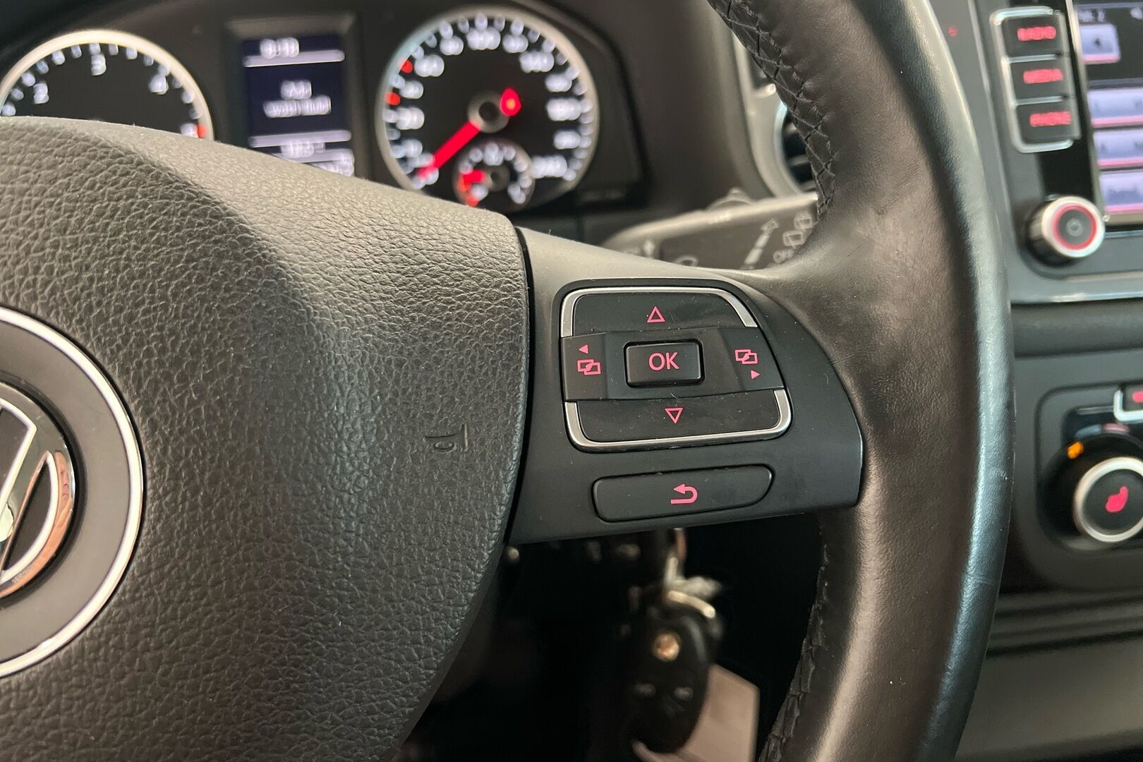 Volkswagen Tiguan iso kuva 16