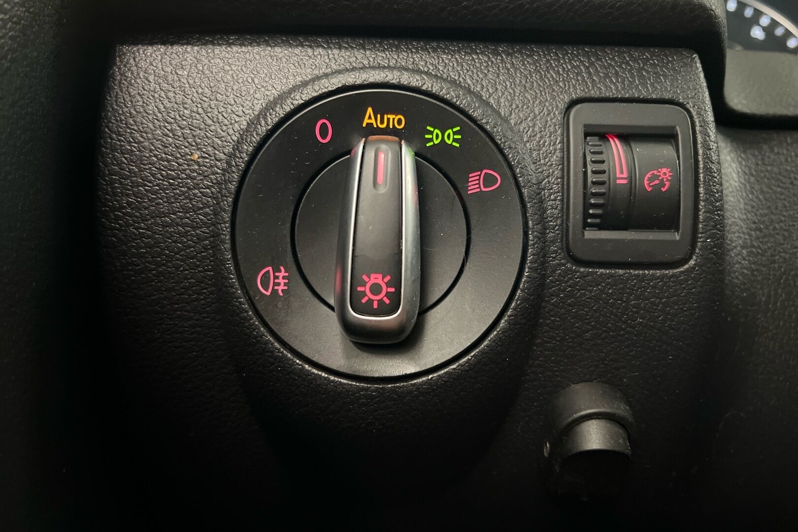 Volkswagen Tiguan iso kuva 17