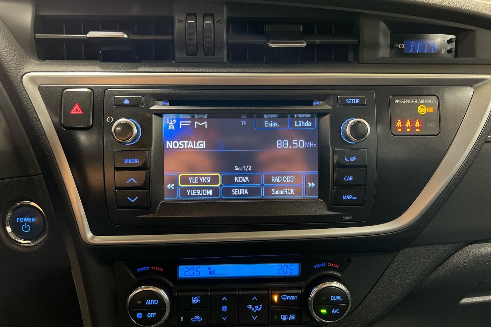 Toyota Auris iso kuva 12