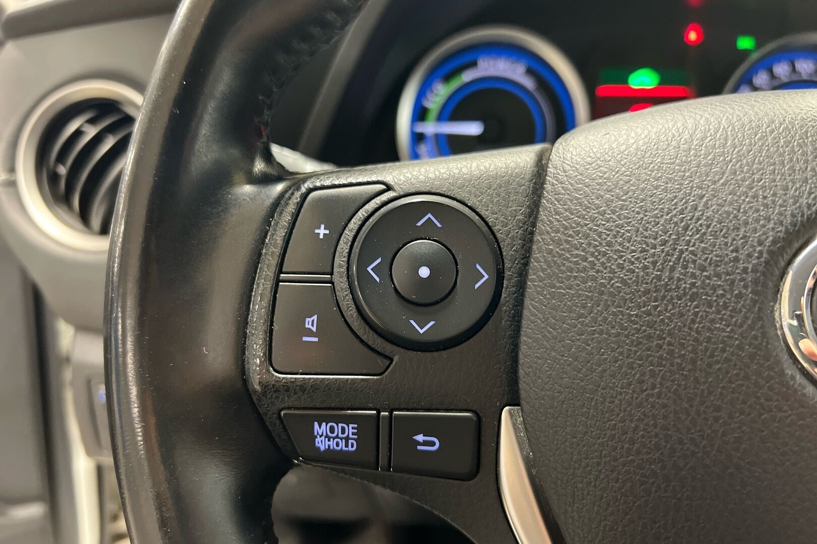 Toyota Auris iso kuva 14