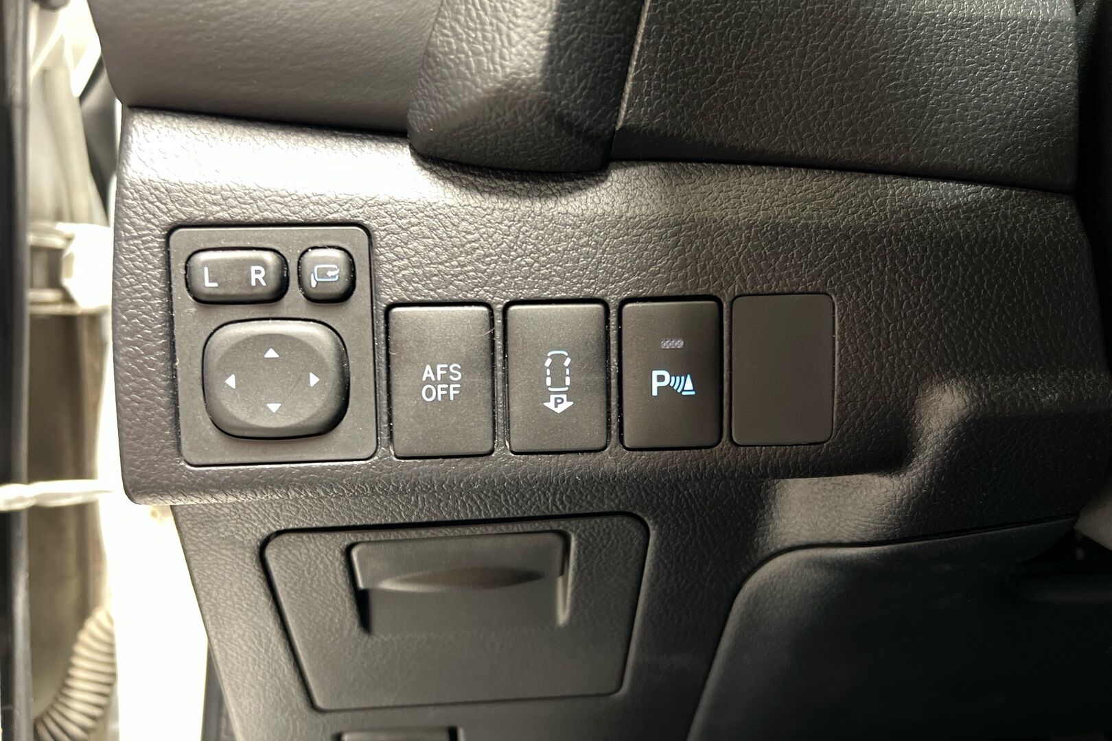 Toyota Auris iso kuva 15
