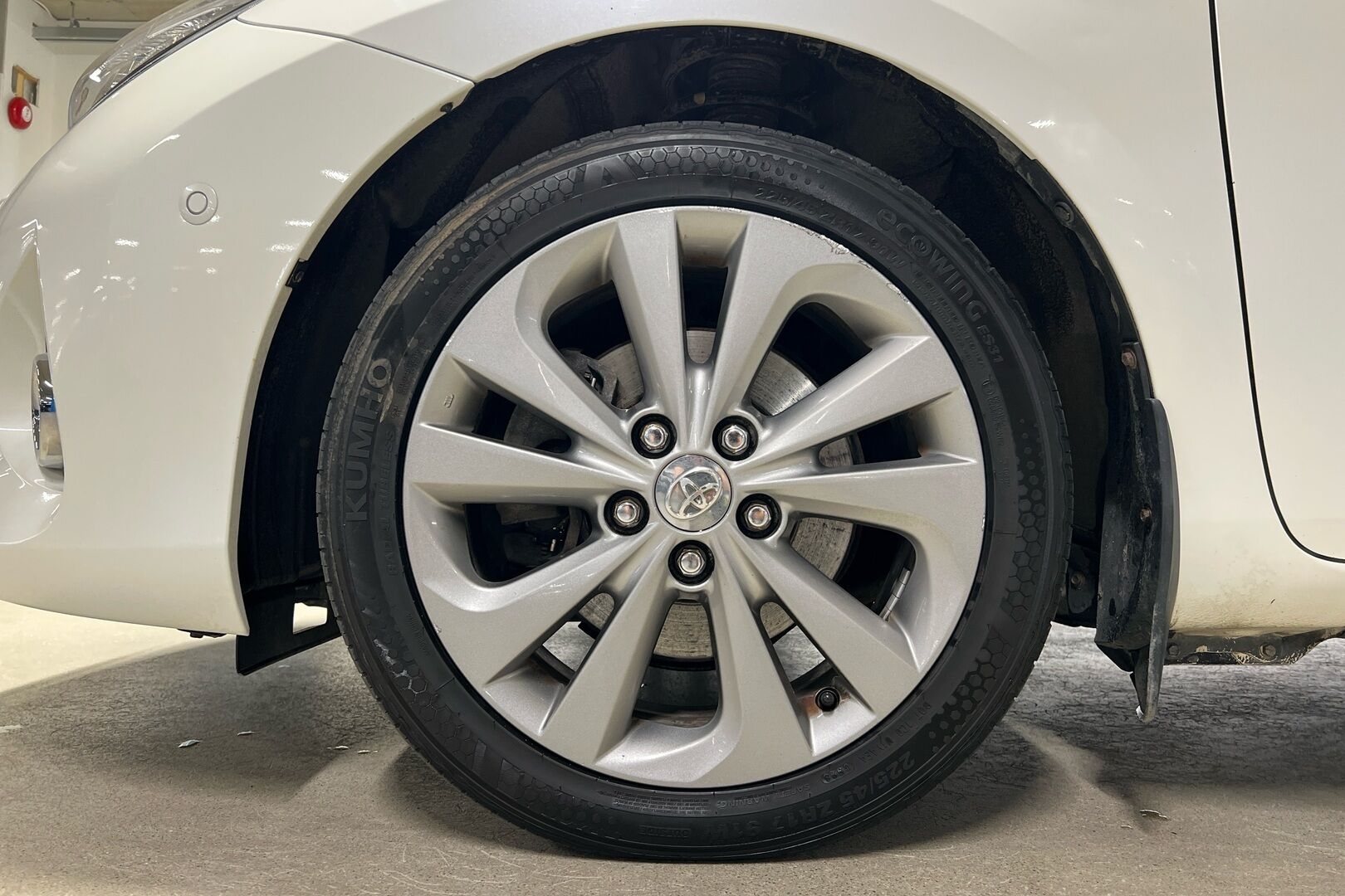 Toyota Auris iso kuva 16