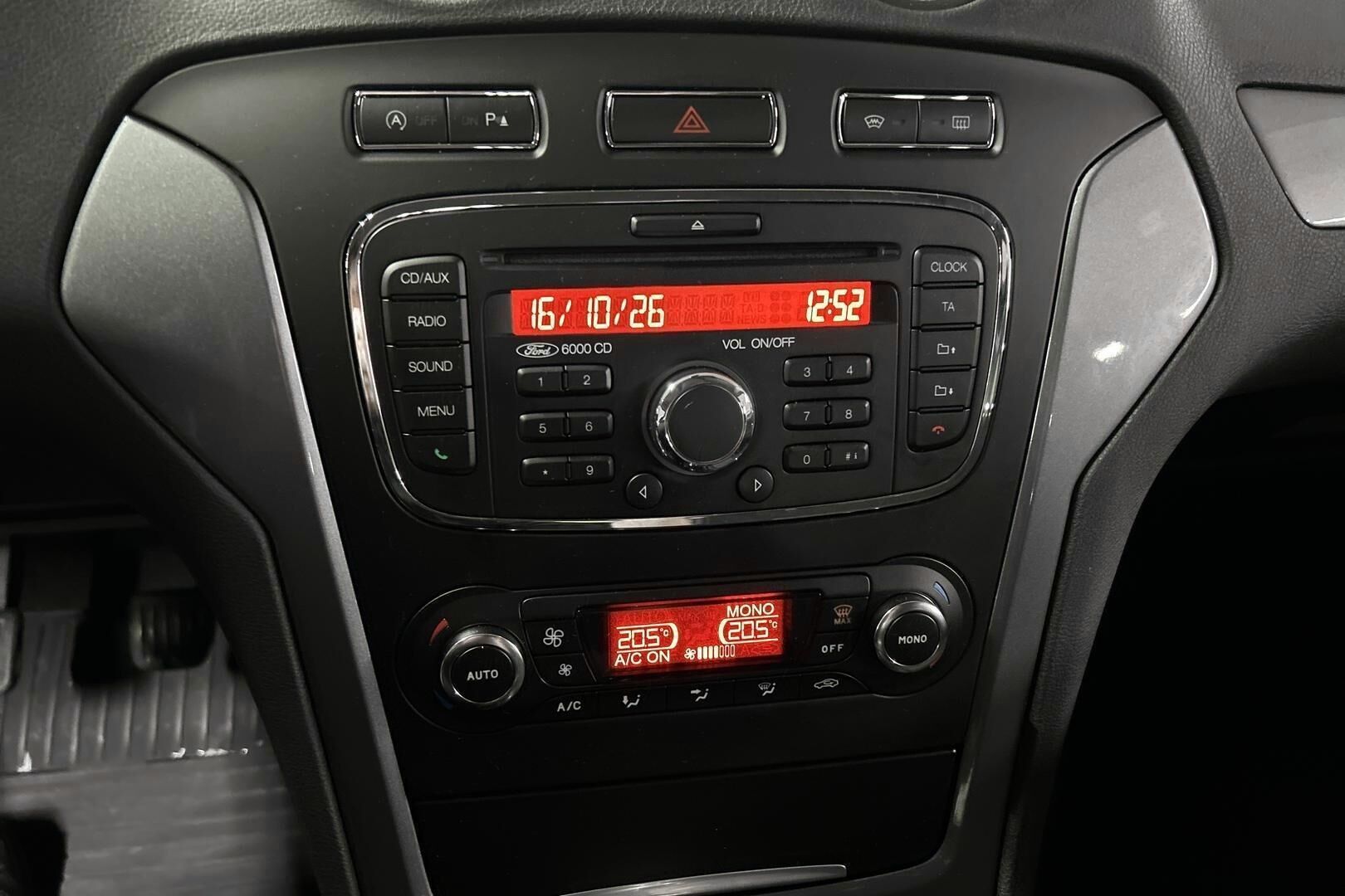 Ford Mondeo iso kuva 15