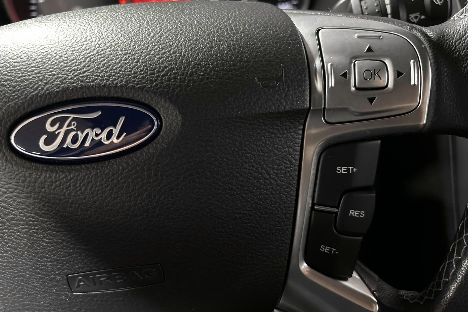 Ford Mondeo iso kuva 19
