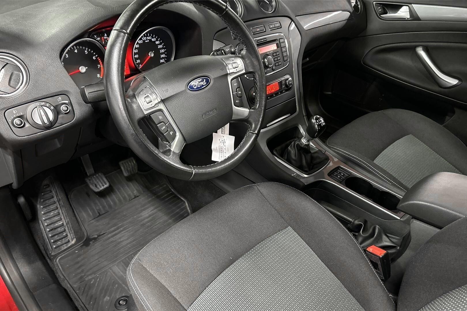 Ford Mondeo iso kuva 9