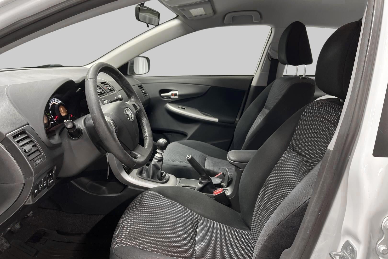 Toyota Corolla iso kuva 9