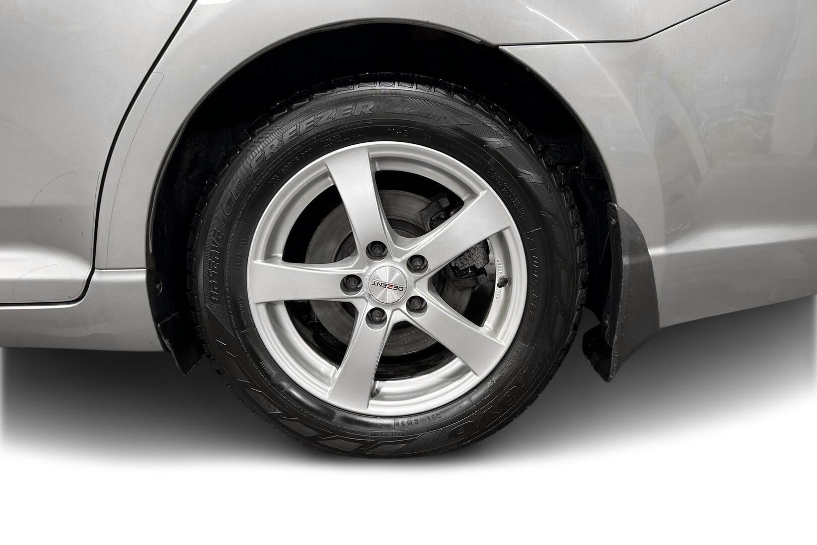 Toyota Avensis iso kuva 13