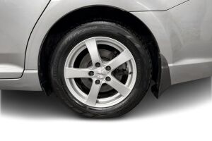 Toyota Avensis esikatselu 13