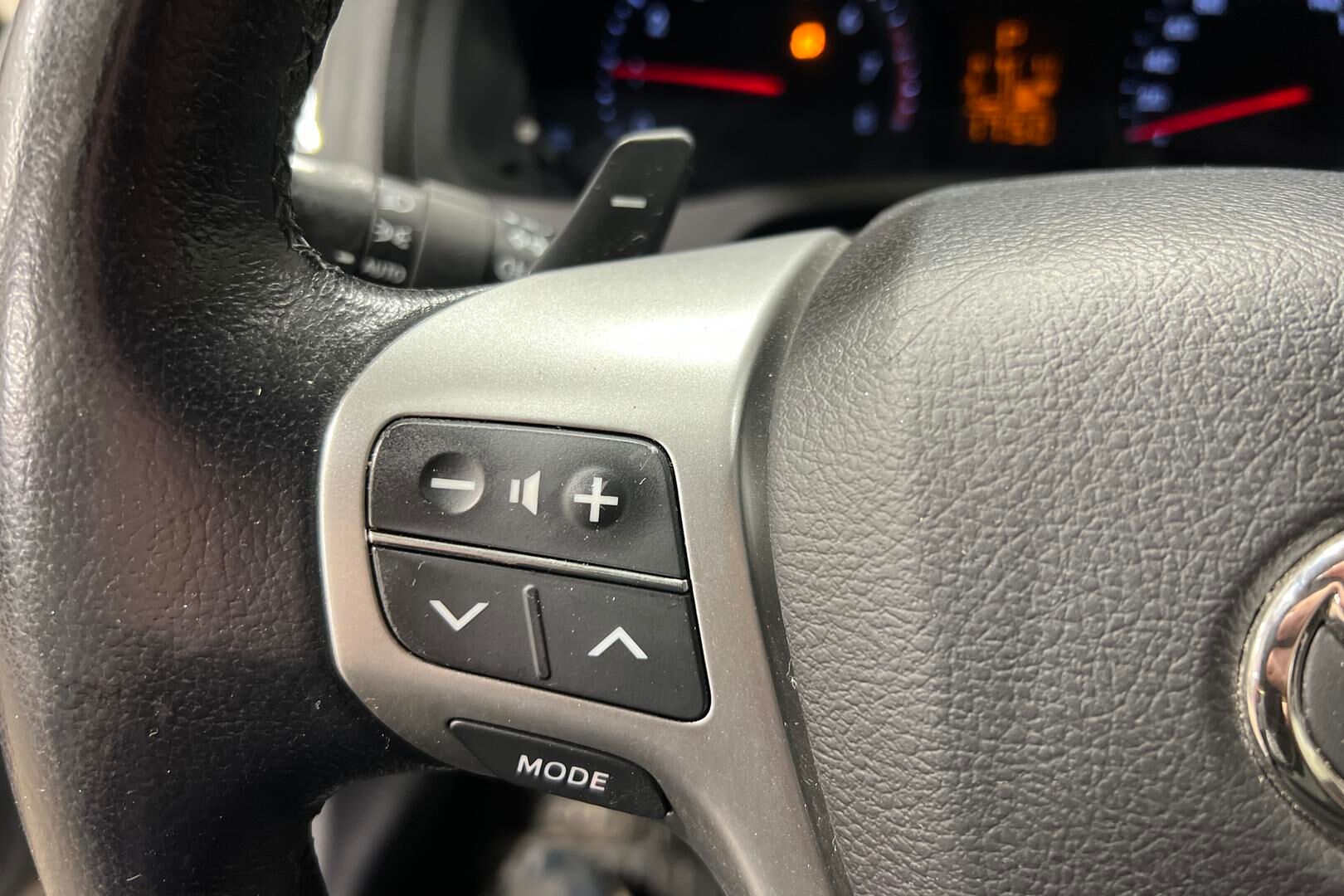 Toyota Avensis iso kuva 14